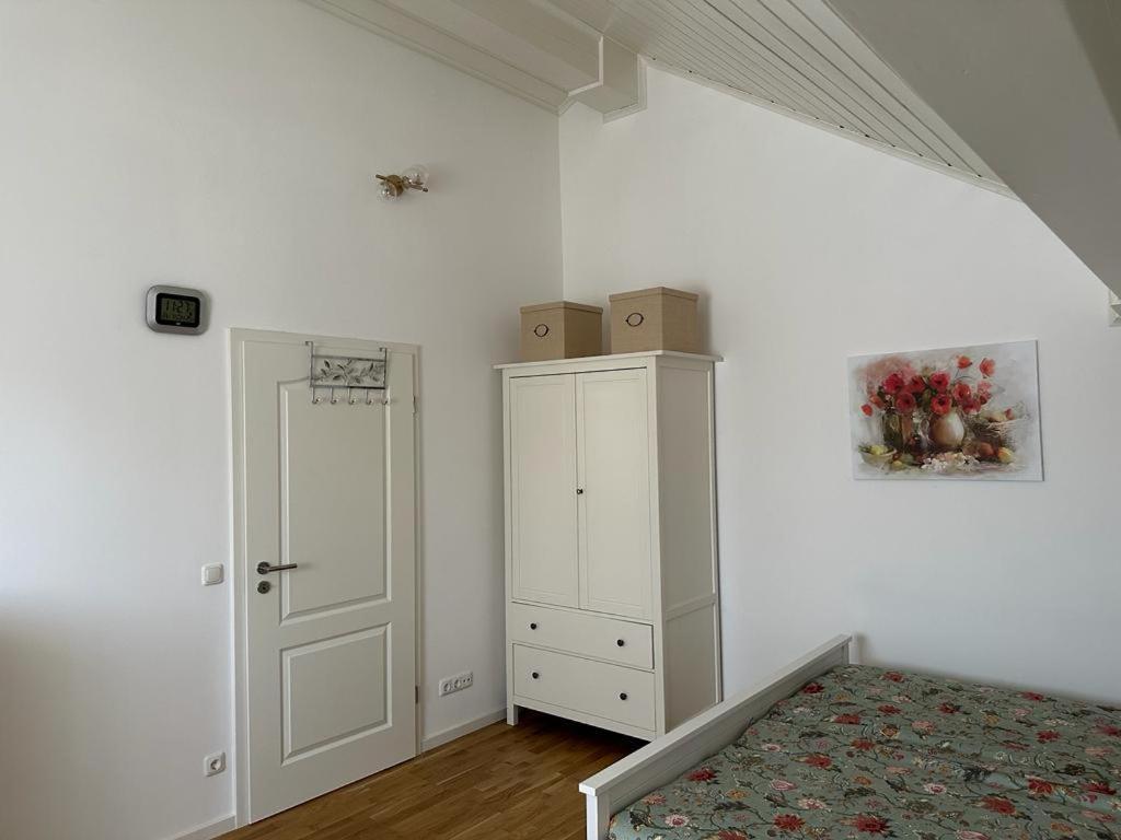 Lichtdurchflutete 90 M2 Drei Duplexwohnung In Altperlach Apartment München
